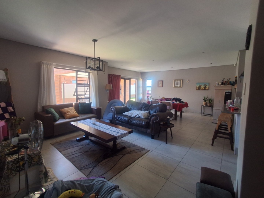 To Let 3 Bedroom Property for Rent in Hillside Free State